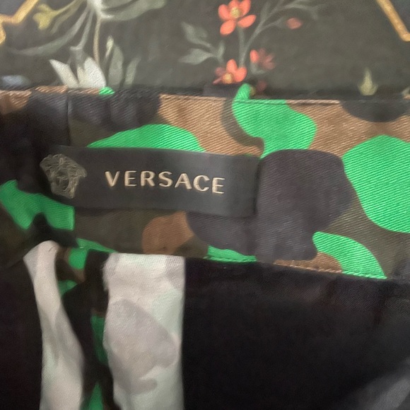 Versace high-waist tailored camouflage shorts! Euro size 38 but will fit U.S 4. - Picture 2 of 7